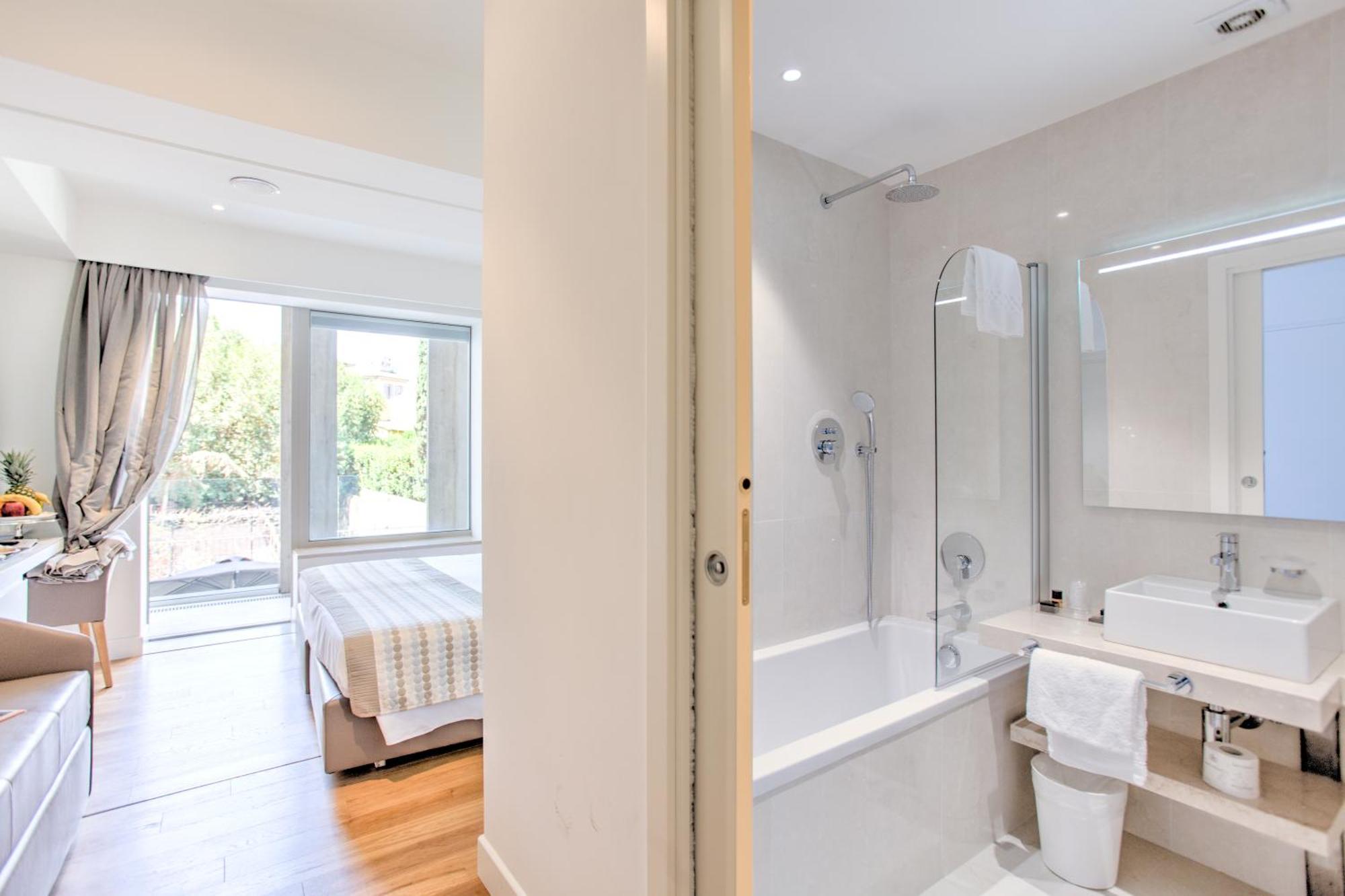 Superior Double or Twin Room,1279612567:JPEG